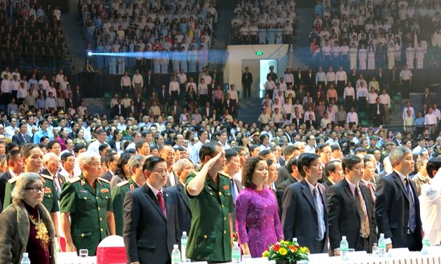 岘港市解放40周年纪念大会举行