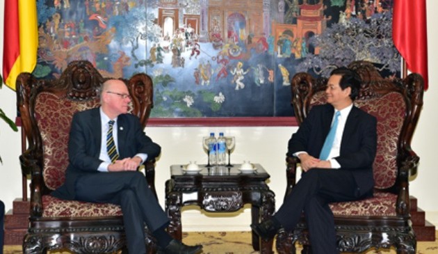 越南政府总理阮晋勇会见德国联邦议院议长
