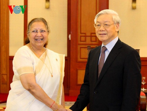 越共中央总书记阮富仲会见印度议会人民院议长