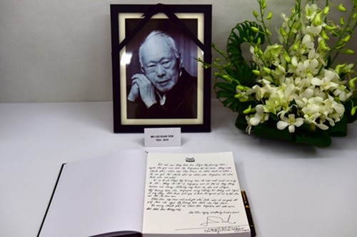 阮晋勇总理出席新加坡前总理李光耀的国葬仪式