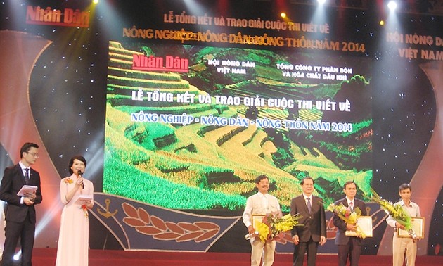 2014年“农业-农民-农村”创作比赛颁奖仪式在河内举行