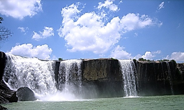 西原地区的壮观美景：德莱努尔瀑布