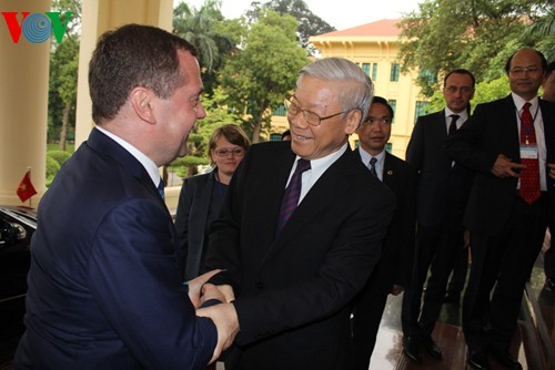 阮富仲总书记会见俄罗斯总理、统一俄罗斯党主席梅德韦杰夫