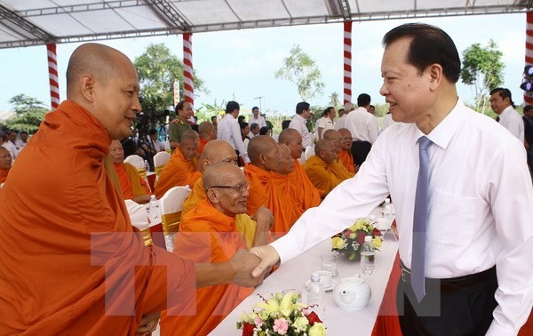越南政府副总理武文宁向南部高棉族同胞致以传统新年祝福