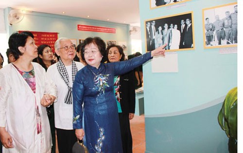 南方解放国家统一40周年：越南妇女专题展 