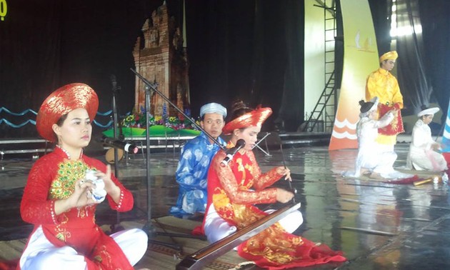 越南电视台举行2015年越南民歌节南中部赛区比赛