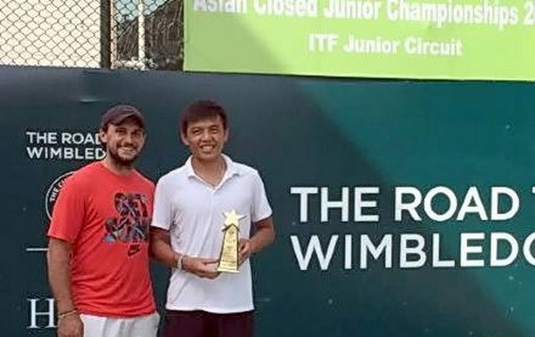 越南网球选手喜获冠军