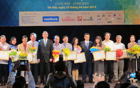 越南新闻工作者协会举行成立65周年纪念会