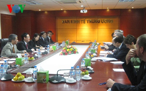 越共中央经济部部长会见美国贸易代表