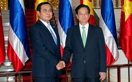越南政府总理阮晋勇会见泰国总理巴育