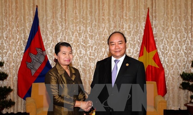 越南政府副总理阮春福会见柬埔寨副首相梅森安