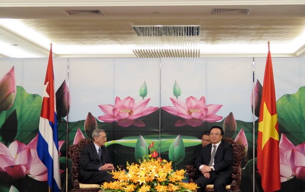 越共中央对外部部长黄平军会见古巴党和国家代表团