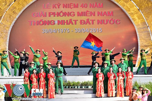 国家统一四十周年纪念活动在越南全国各地举行