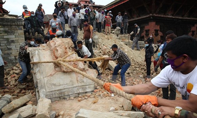 尼泊尔地震死亡人数升至6841人