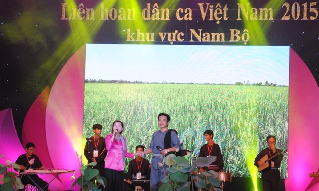 南部地区第六次越南民歌节闭幕