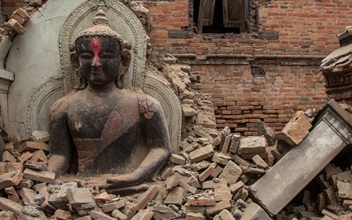 尼泊尔最新一次地震：1100多人死伤