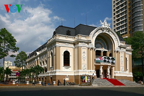 胡市的象征之一——胡志明市大剧院