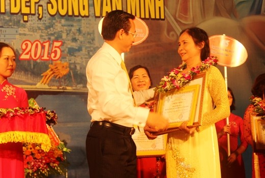 岘港市表彰社会经济发展运动中的85名优秀妇女