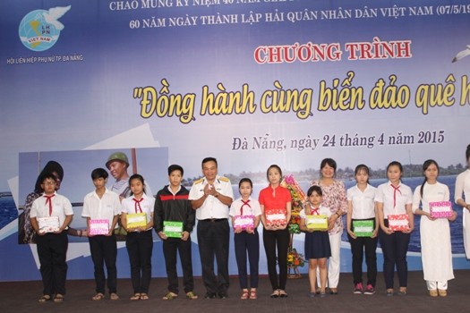 越南妇女联合会举行“与家乡海洋岛屿同行”活动