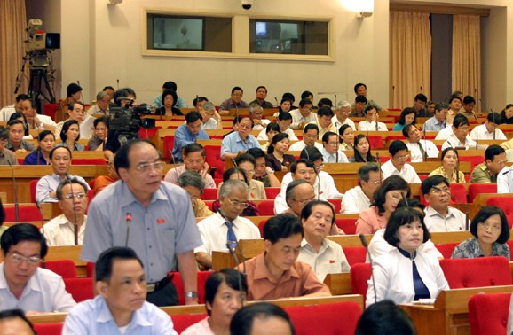 越南国会讨论2016年法律法令制定计划