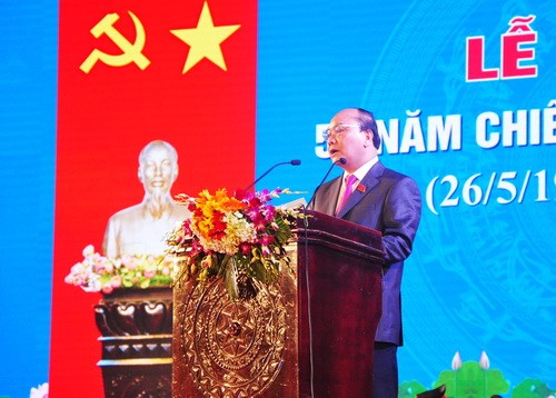 越南政府副总理阮春福出席成山大捷五十周年纪念活动