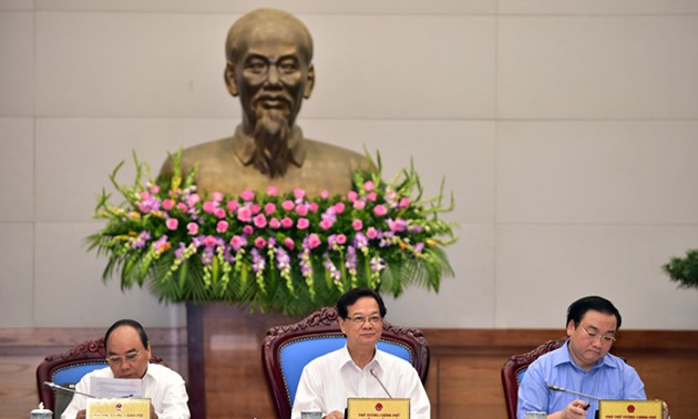 越南政府讨论推动社会经济发展的具体措施