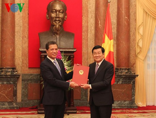 越南国家主席张晋创向越南驻外大使颁发任命书