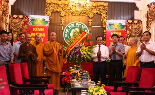 越南佛教僧众信徒为首都发展事业作出贡献