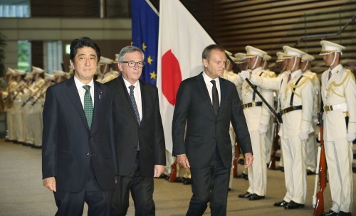 日本和欧盟对中国在东海的举动表示关切