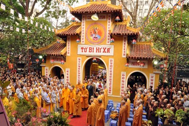 越南佛教僧众信徒与建设和保卫国家事业同行