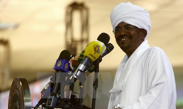 苏丹当选总统宣誓就职
