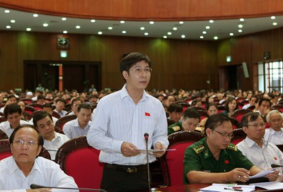 越南国会讨论《国会代表和人民议会代表选举法（草案）》