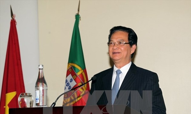 越南政府总理阮晋勇出席里斯本海洋经济论坛