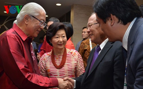 越南文化体育和旅游部部长黄俊英拜会新加坡总统和总理