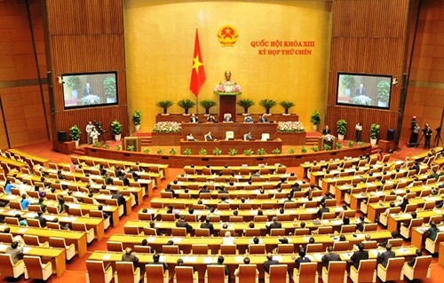 越南十三届国会九次会议举行质询活动