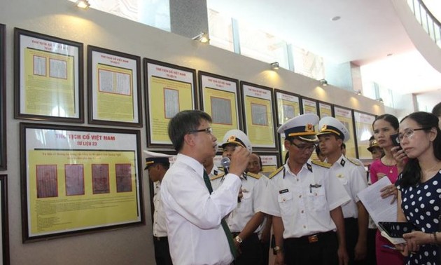 黄沙长沙归属越南珍贵资料展在广治省举行