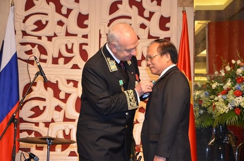 越南文化体育和旅游部部长荣获俄联邦友谊勋章