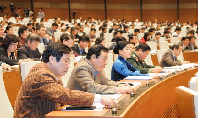 越南国会表决通过2016年国会监督活动计划决议 讨论《费用和手续费法（草案）》