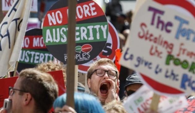 英国居民举行大规模示威游行抗议经济紧缩政策