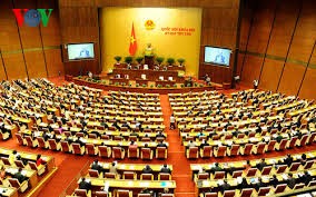 越南13届国会9次会议讨论两项重要法律草案