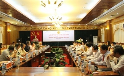 10国驻越大使馆领导人访问北江省