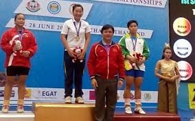 越南女运动员黎氏深荣获东南亚举重锦标赛金牌