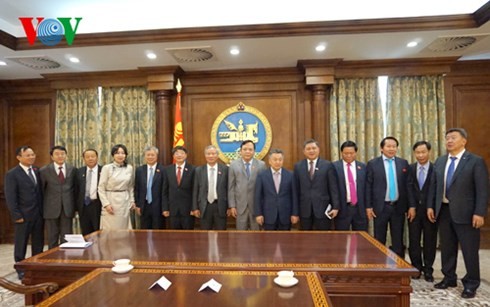 越南国会与蒙古国家大呼拉尔加强合作