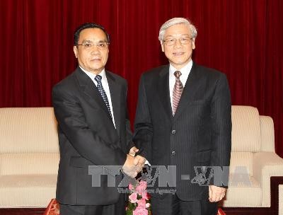 越共中央总书记阮富仲会见老挝总理通辛