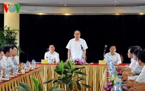 越南祖阵中央委员会主席阮善仁：要配套实施为国立功者政策