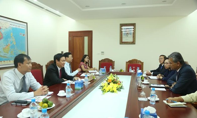 越南国家主席张晋创会见国际货币基金组织驻越代表卡拉
