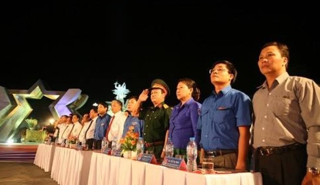 越南全国各地举行多项切实活动纪念7.27荣军烈士节