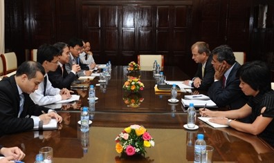 越南国家银行行长阮文平会见国际货币基金组织驻越首席代表