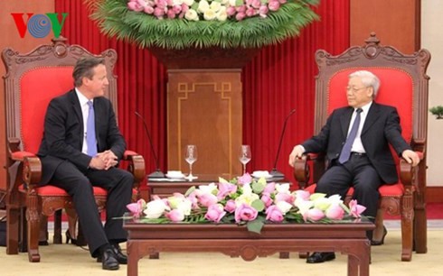 越南党和国家领导人会见英国首相卡梅伦