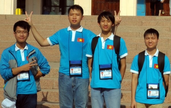 2015年国际信息学奥林匹克竞赛越南代表团取得自2000年以来的最好成绩